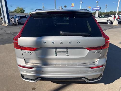 2023 Volvo XC60 B5 Plus Dark Theme