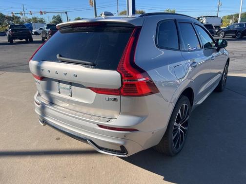 2023 Volvo XC60 B5 Plus Dark Theme