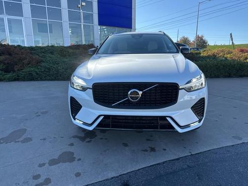 2023 Volvo XC60 B5 Plus Dark Theme