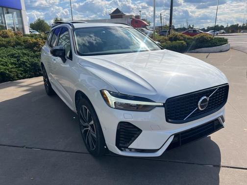 2023 Volvo XC60 B5 Plus Dark Theme