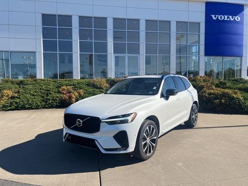 2023 Volvo XC60 B5 Plus Dark Theme