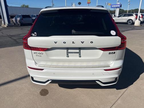 2023 Volvo XC60 B5 Plus Dark Theme