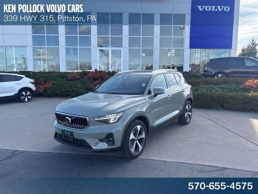 2025 Volvo XC40 B5 Plus Bright Theme