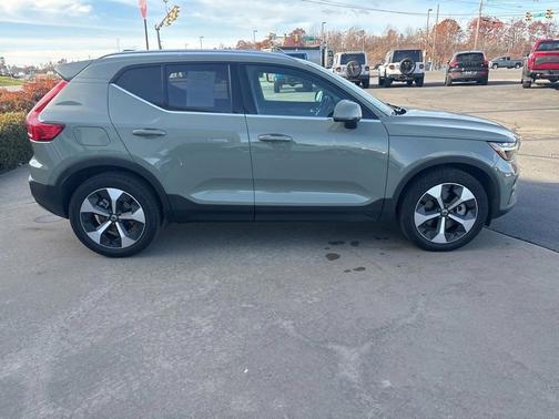 2025 Volvo XC40 B5 Plus Bright Theme