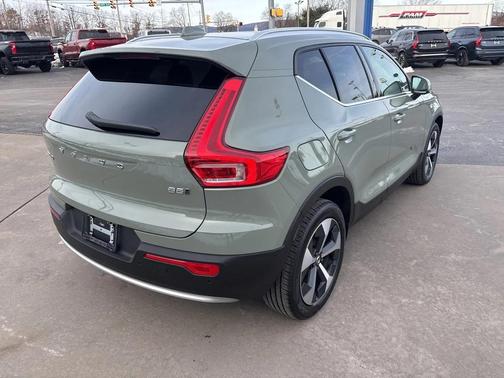 2025 Volvo XC40 B5 Plus Bright Theme