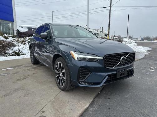 2025 Volvo XC60 B5 Plus