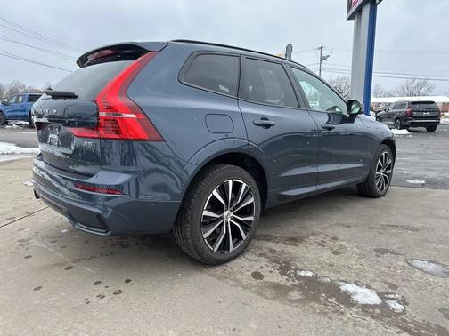 2025 Volvo XC60 B5 Plus