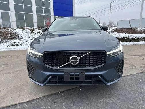 2025 Volvo XC60 B5 Plus