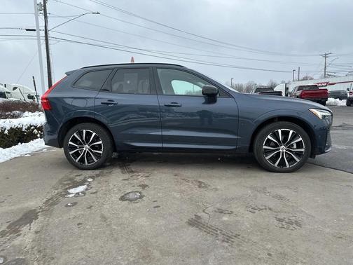 2025 Volvo XC60 B5 Plus