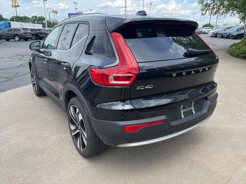 2025 Volvo XC40 B5 Plus Bright Theme