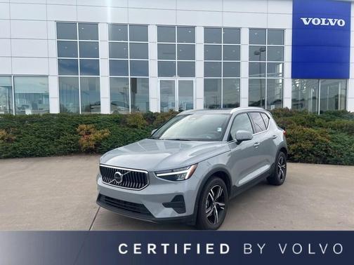 2025 Volvo XC40 B5 Core Bright Theme