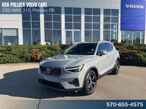 2025 Volvo XC40 B5 Core Bright Theme