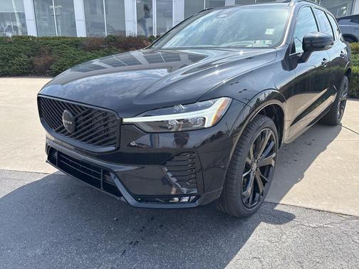 Onyx Black Metallic 2026 Volvo XC60 B5 Ultra Black Edition