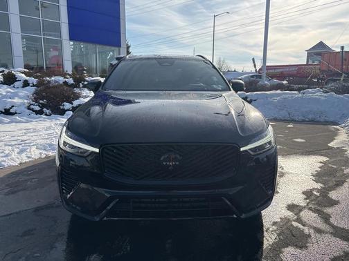 2026 Volvo XC60 B5 Ultra Black Edition