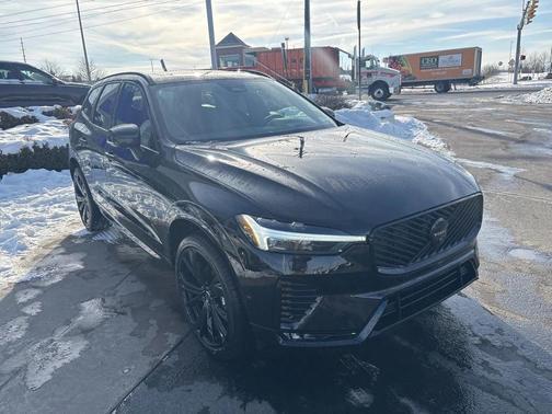 2026 Volvo XC60 B5 Ultra Black Edition