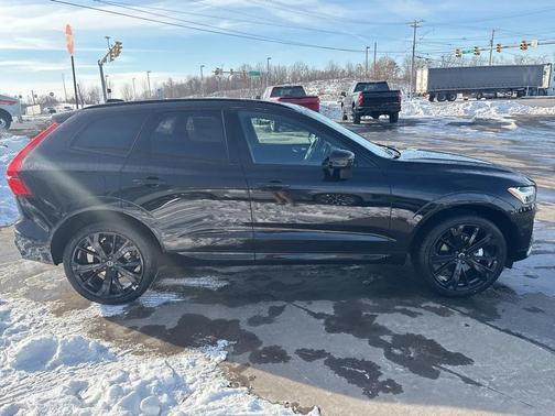 2026 Volvo XC60 B5 Ultra Black Edition