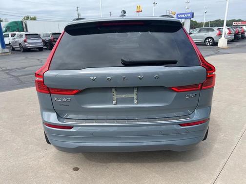2022 Volvo XC60 B5 Momentum