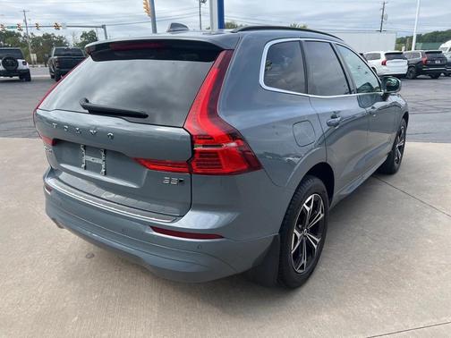 2022 Volvo XC60 B5 Momentum