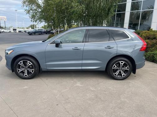 2022 Volvo XC60 B5 Momentum