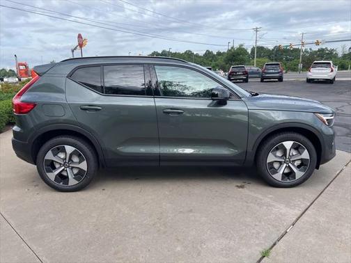 2026 Volvo XC40 B5 Plus