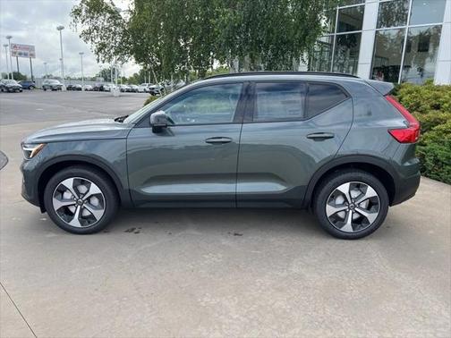 2026 Volvo XC40 B5 Plus