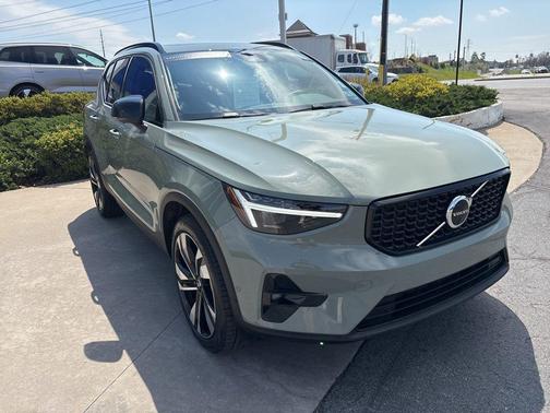 Sage Green Metallic 2025 Volvo XC40 B5 Ultra Dark Theme