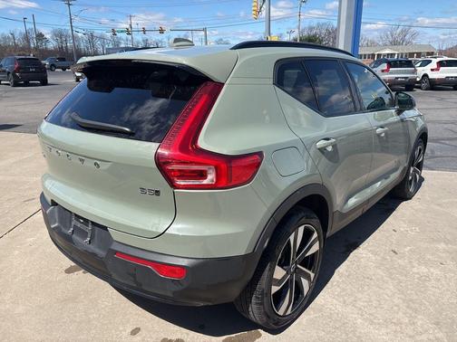 Sage Green Metallic 2025 Volvo XC40 B5 Ultra Dark Theme