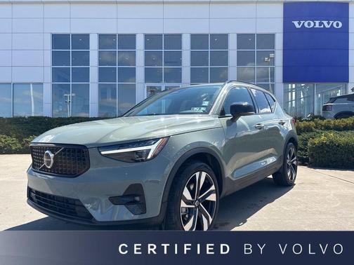 Sage Green Metallic 2025 Volvo XC40 B5 Ultra Dark Theme