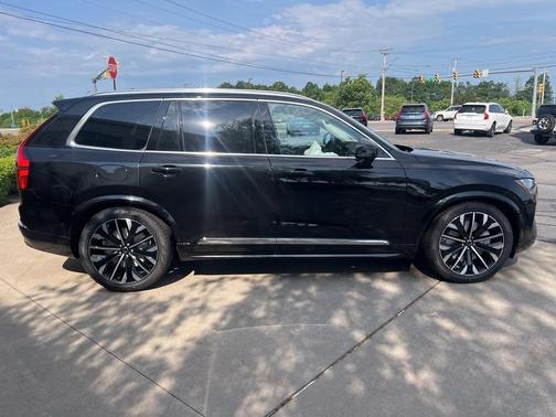 2025 Volvo XC90 B6 Plus 7-Seater
