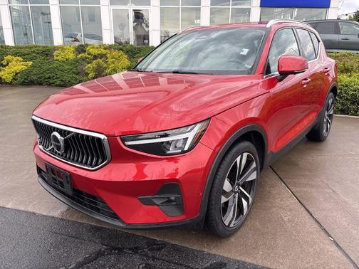 Fusion Red Metallic 2023 Volvo XC40 B5 Plus Bright Theme