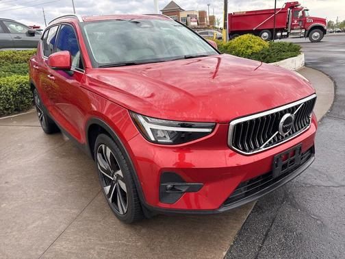 Fusion Red Metallic 2023 Volvo XC40 B5 Plus Bright Theme
