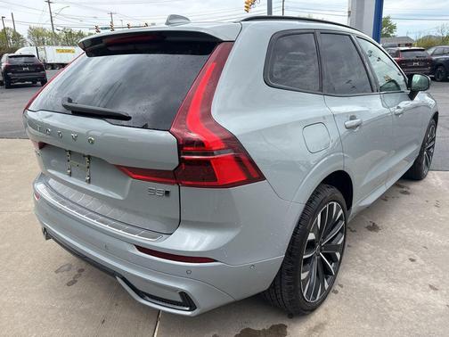 Vapour Grey Metallic 2026 Volvo XC60 B5 Ultra