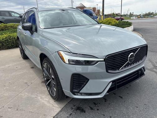Vapour Grey Metallic 2026 Volvo XC60 B5 Ultra
