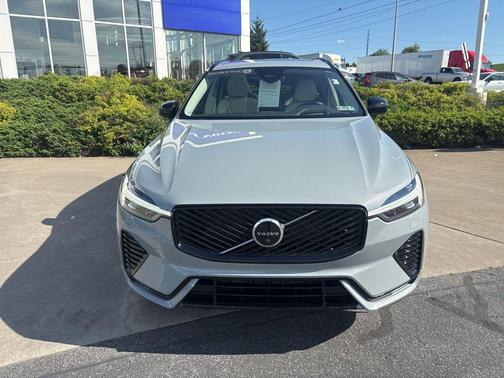 Vapour Grey Metallic 2026 Volvo XC60 B5 Ultra