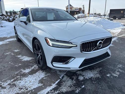 2022 Volvo S60 Recharge Plug-In Hybrid T8 Inscription