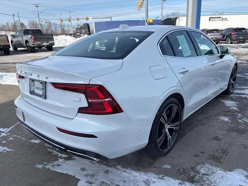 2022 Volvo S60 Recharge Plug-In Hybrid T8 Inscription