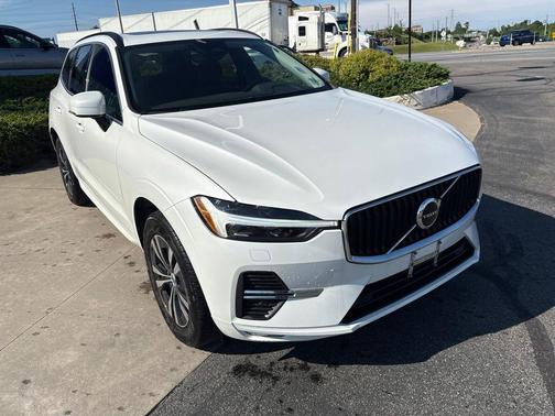 Crystal White Metallic 2023 Volvo XC60 B5 Core