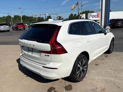 Crystal White Metallic 2023 Volvo XC60 B5 Core