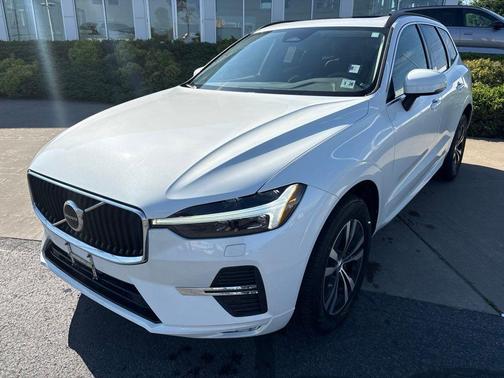 Crystal White Metallic 2023 Volvo XC60 B5 Core