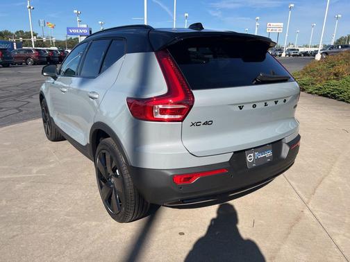 Vapour Grey Metallic 2026 Volvo XC40 Black Edition Ultra, B5 AWD Gas (mild hybrid)