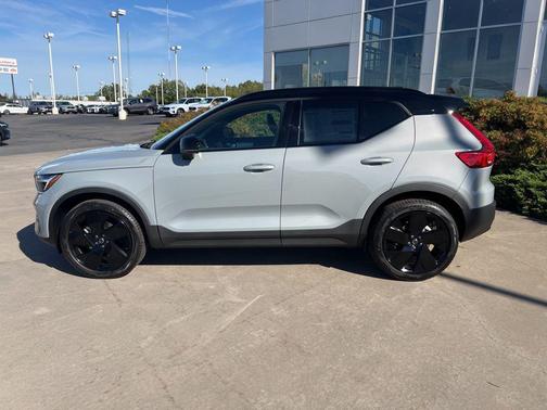 Vapour Grey Metallic 2026 Volvo XC40 Black Edition Ultra, B5 AWD Gas (mild hybrid)