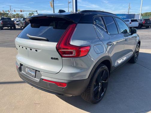 Vapour Grey Metallic 2026 Volvo XC40 Black Edition Ultra, B5 AWD Gas (mild hybrid)