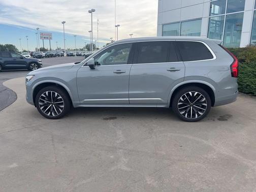2025 Volvo XC90 B5 Plus 7-Seater