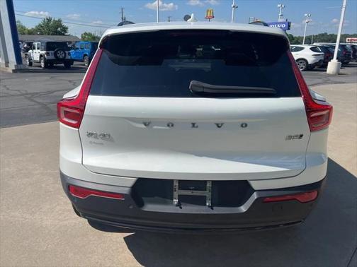 2023 Volvo XC40 B5 Plus Dark Theme