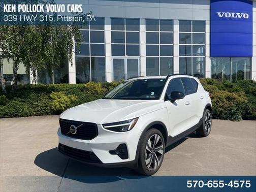 2023 Volvo XC40 B5 Plus Dark Theme
