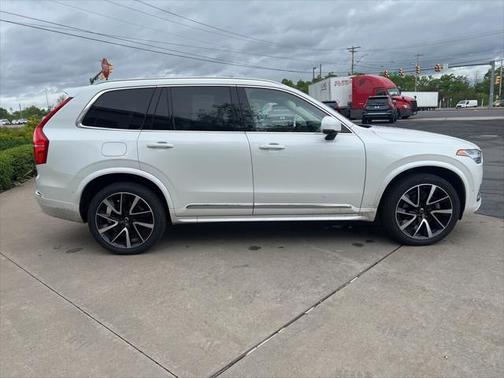 2024 Volvo XC90 B6 Plus Bright Theme 7-Seater