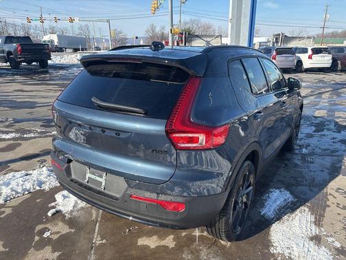 2026 Volvo XC40 B5 Ultra Black Edition