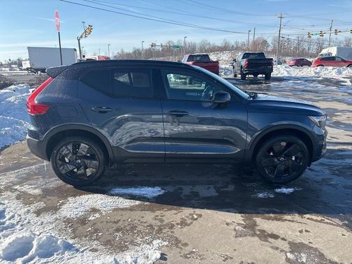 2026 Volvo XC40 B5 Ultra Black Edition