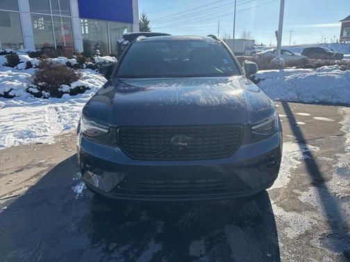 2026 Volvo XC40 B5 Ultra Black Edition