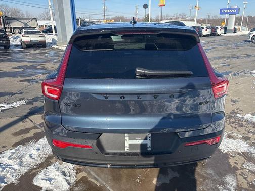 2026 Volvo XC40 B5 Ultra Black Edition